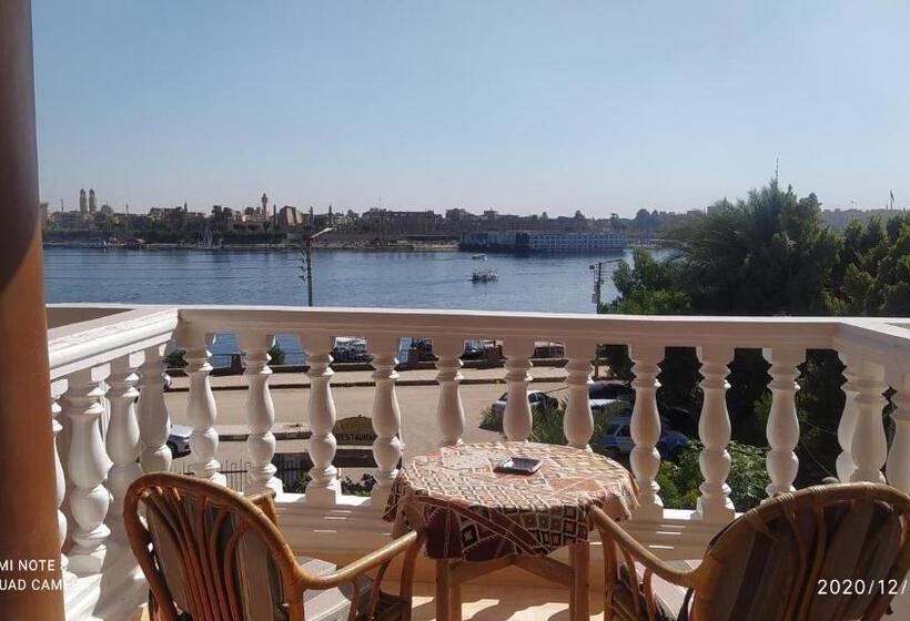 اتاق استاندارد با چشم‌انداز رودخانه, El Mesala