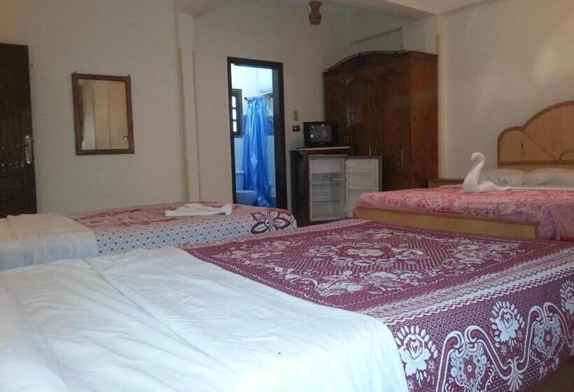 اتاق استاندارد سه نفره, El Mesala