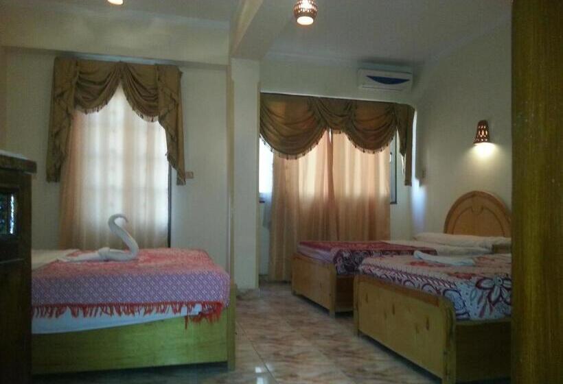 اتاق استاندارد سه نفره, El Mesala