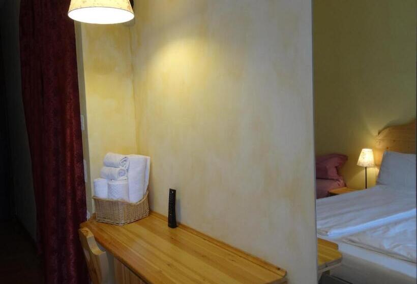 スタンダードトリプルルーム, La Caminatha