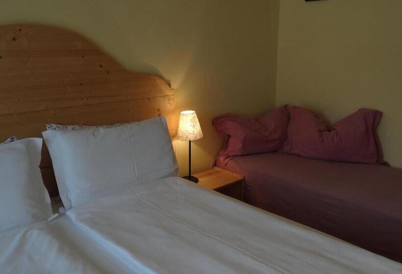 スタンダードトリプルルーム, La Caminatha