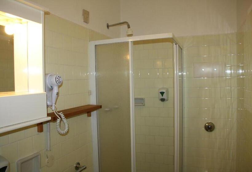 クラシックファミリールーム, La Caminatha