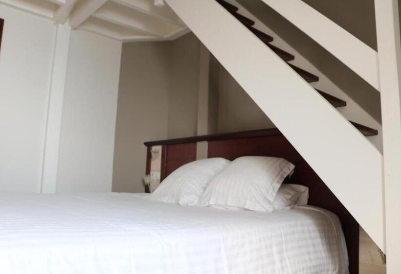 غرفة قياسية ثلاثية, La Mere Champlain