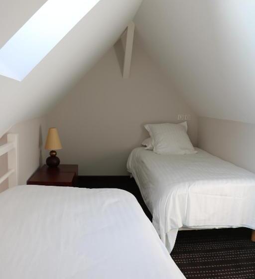 غرفة عائلية, La Mere Champlain