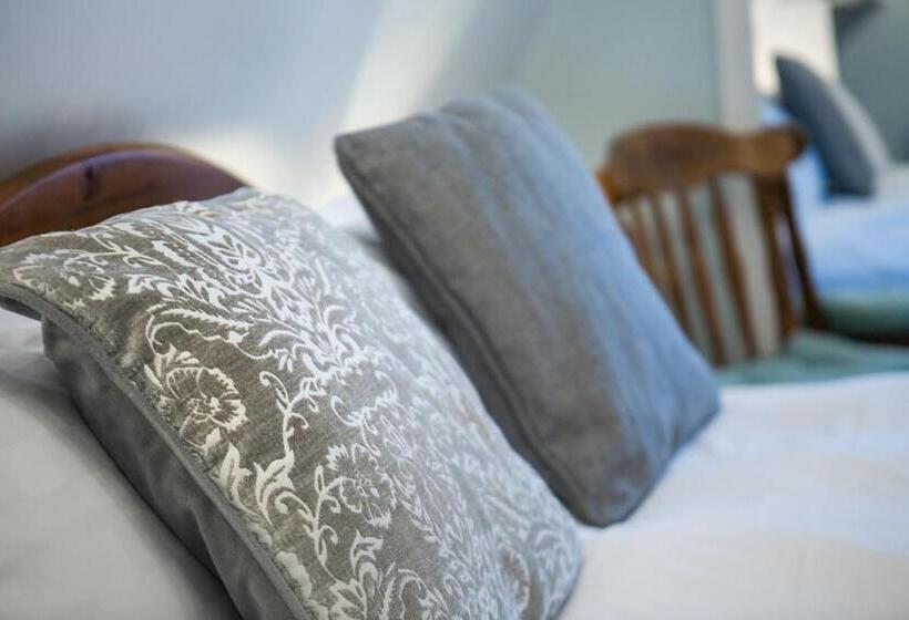 غرفة كلاسيكية مطلّة علي البحر, Lamlash Bay