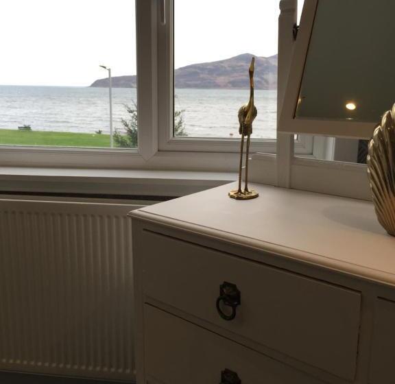 Номер Стандарт Вид на Море, Lamlash Bay