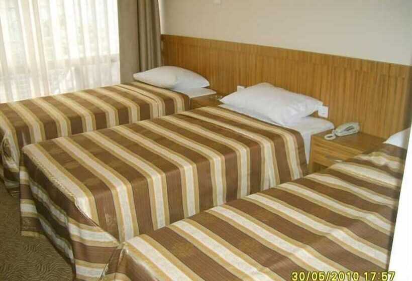 اتاق استاندارد سه نفره, Lara Kapris