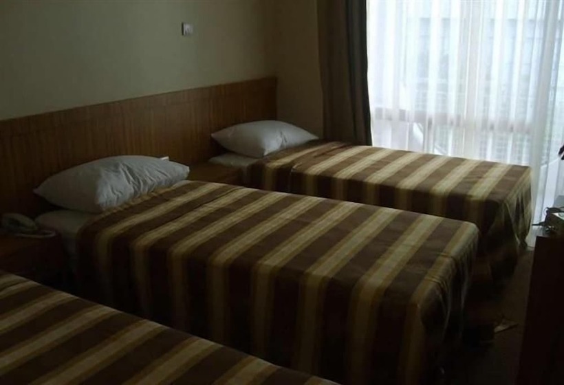 اتاق استاندارد سه نفره, Lara Kapris