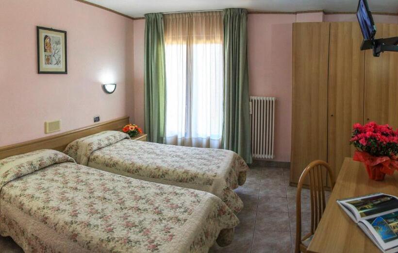 غرفة قياسية فردية, Les Saisons