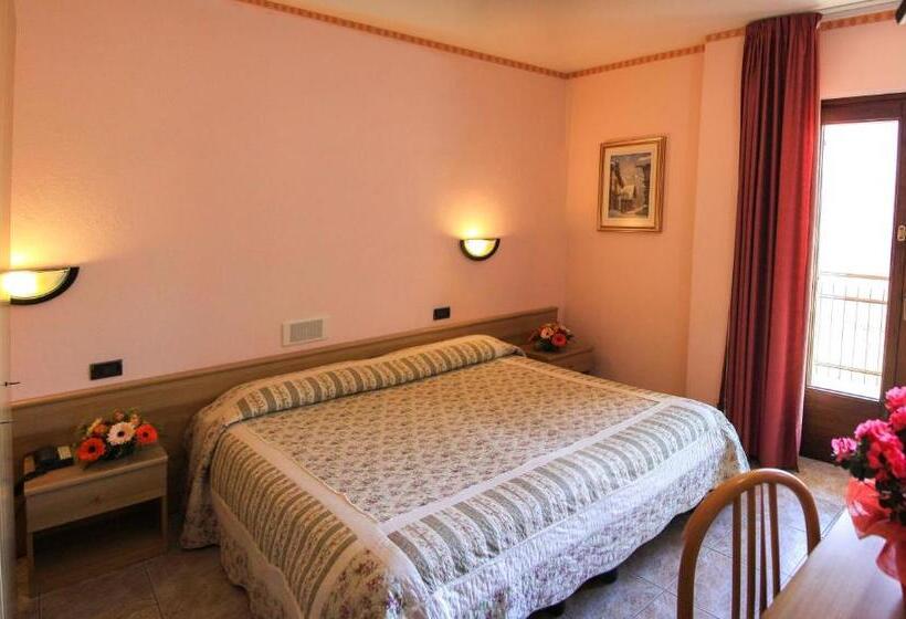 غرفة قياسية فردية, Les Saisons