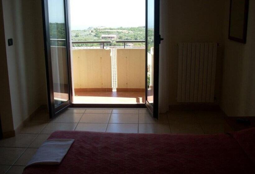 带阳台的三人标准间, Margherita