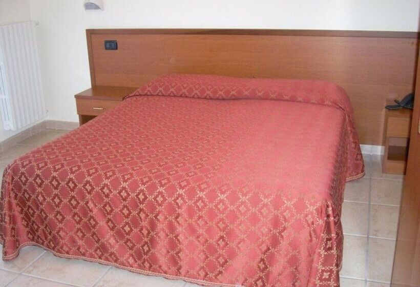 带阳台的三人标准间, Margherita