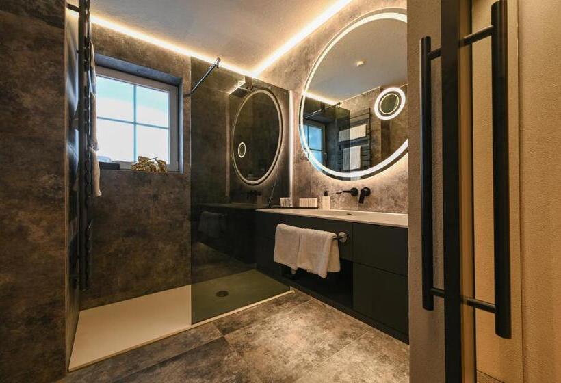 Delüks Süit, Meiser Vital