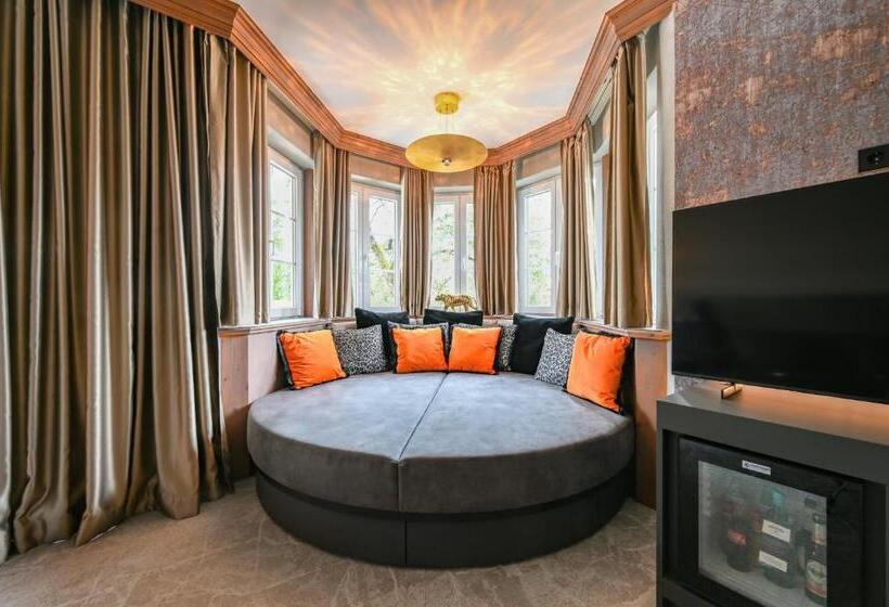 Delüks Süit, Meiser Vital