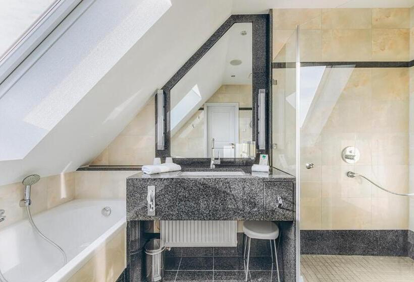 غرفة عائلية, Moosburger Hof