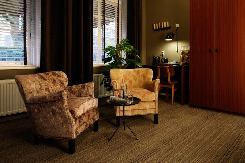 اتاق اجرایی, Nijver