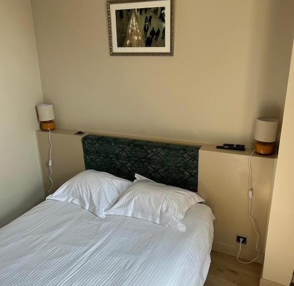 חדר אקונומי, Salvators