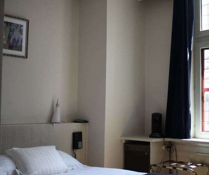 חדר אקונומי, Salvators