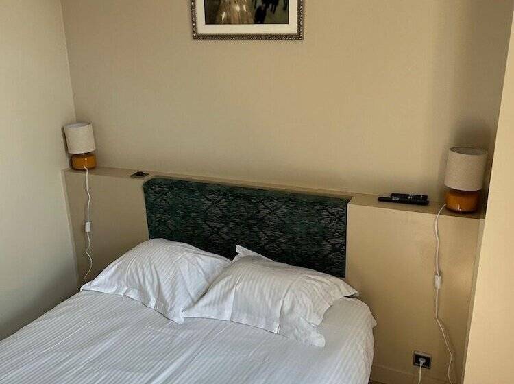 חדר אקונומי, Salvators