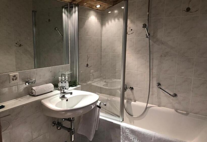 غرفة عائلية مطلّة علي الجبل, Victoria Retreat