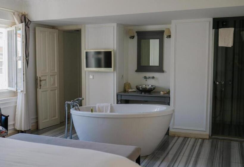 جناح سينيور, Vintage Hotel Alacati