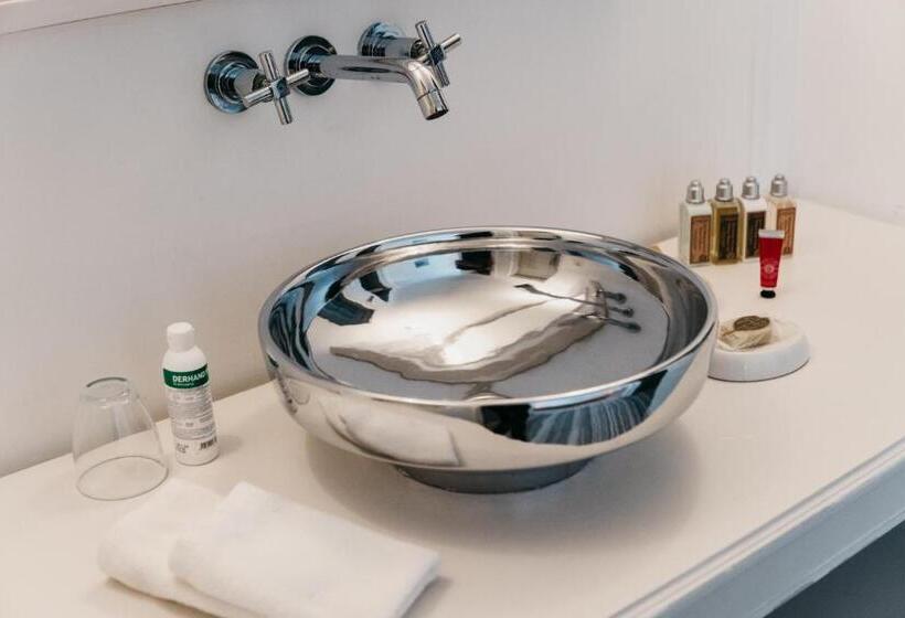 جناح جونيور, Vintage Hotel Alacati