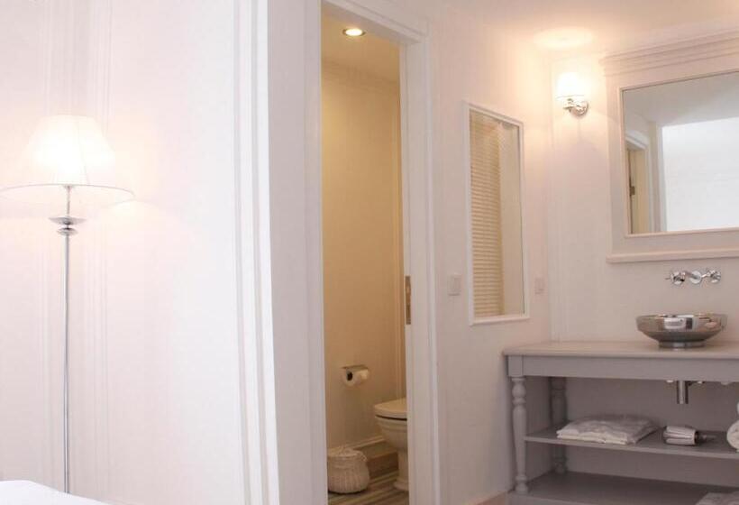 جناح جونيور, Vintage Hotel Alacati