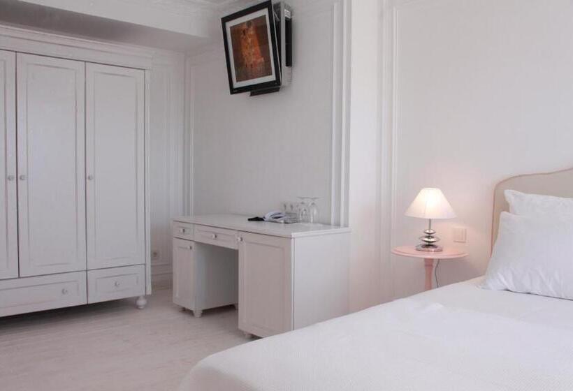 جناح جونيور, Vintage Hotel Alacati