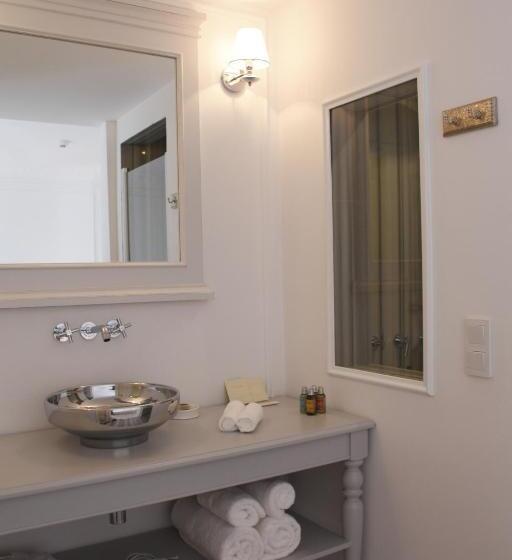 جناح جونيور, Vintage Hotel Alacati