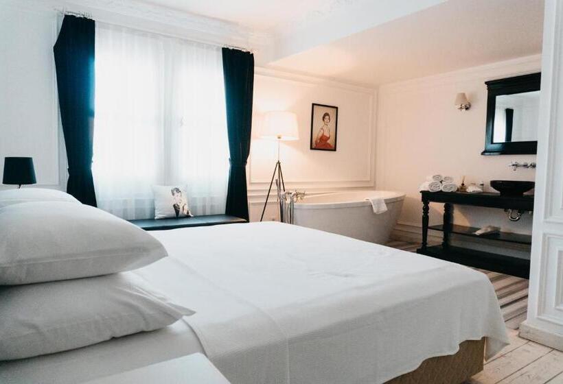 جناح سينيور, Vintage Hotel Alacati