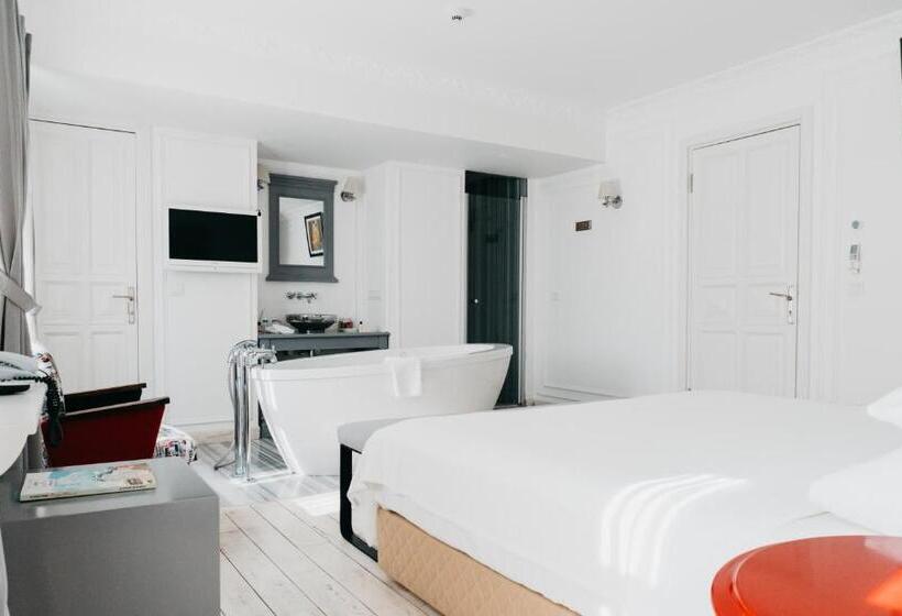 Люкс Сеньор, Vintage Hotel Alacati