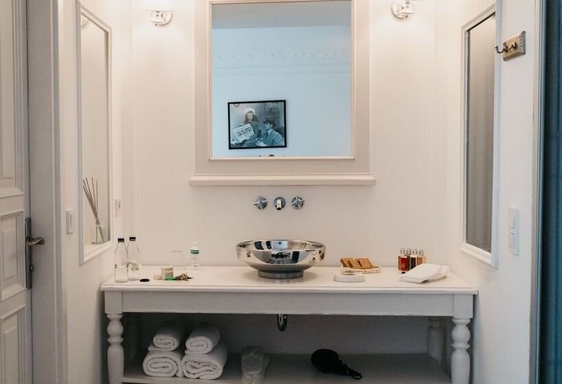 جناح جونيور, Vintage Hotel Alacati