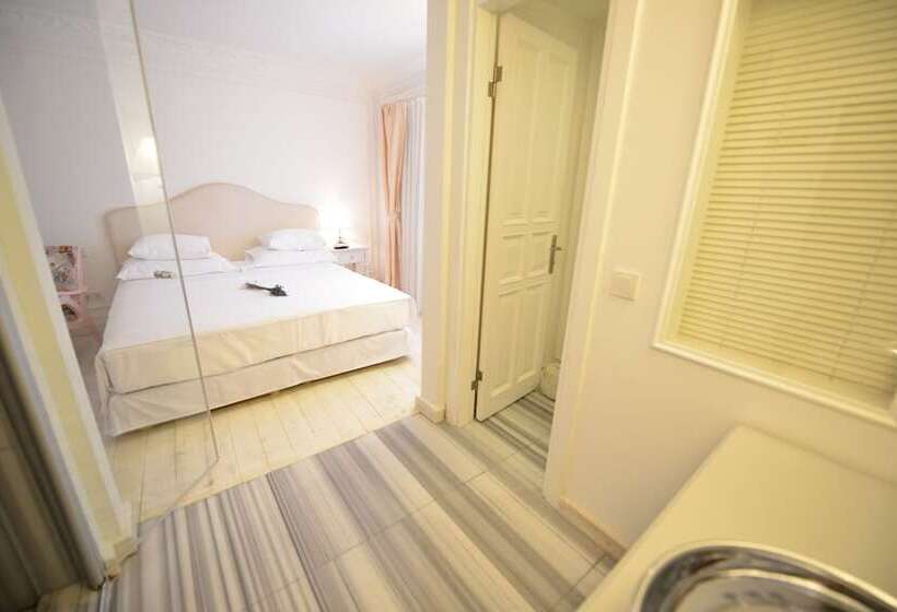 جناح جونيور, Vintage Hotel Alacati