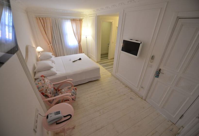 جناح جونيور, Vintage Hotel Alacati