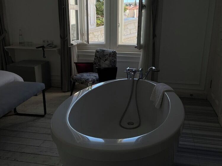 Люкс Сеньор, Vintage Hotel Alacati