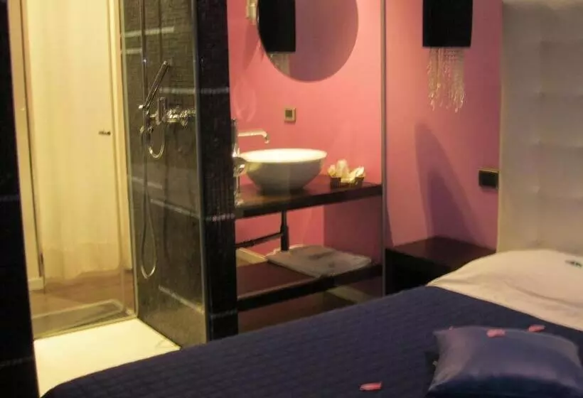 اتاق لوکس یک تخته, In   Lounge Room