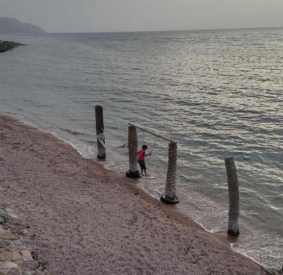اتاق خانوادگی با چشم‌انداز دریا, Dahab Bay