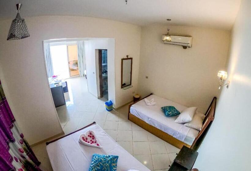 اتاق خانوادگی با چشم‌انداز دریا, Dahab Bay