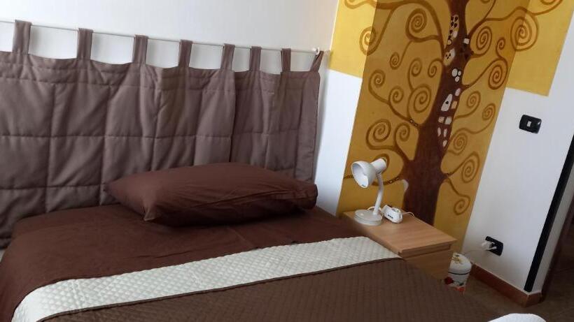 اتاق استاندارد یک تخته با سرویس بهداشتی مشترک, A Santy S Roomsbagno Condiviso Sharedboth2piano No Lift No Shuttle  No Pasti No Meal,  A Pagamento A