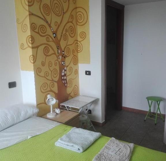 اتاق استاندارد یک تخته با سرویس بهداشتی مشترک, A Santy S Roomsbagno Condiviso Sharedboth2piano No Lift No Shuttle  No Pasti No Meal,  A Pagamento A