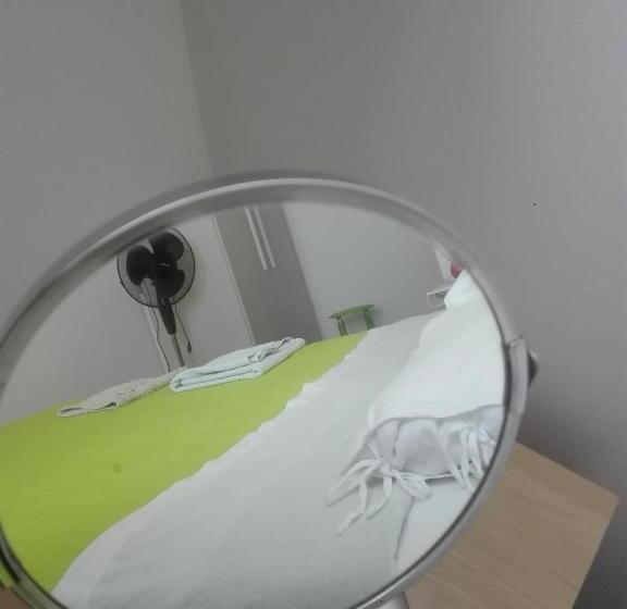 اتاق استاندارد یک تخته با سرویس بهداشتی مشترک, A Santy S Roomsbagno Condiviso Sharedboth2piano No Lift No Shuttle  No Pasti No Meal,  A Pagamento A