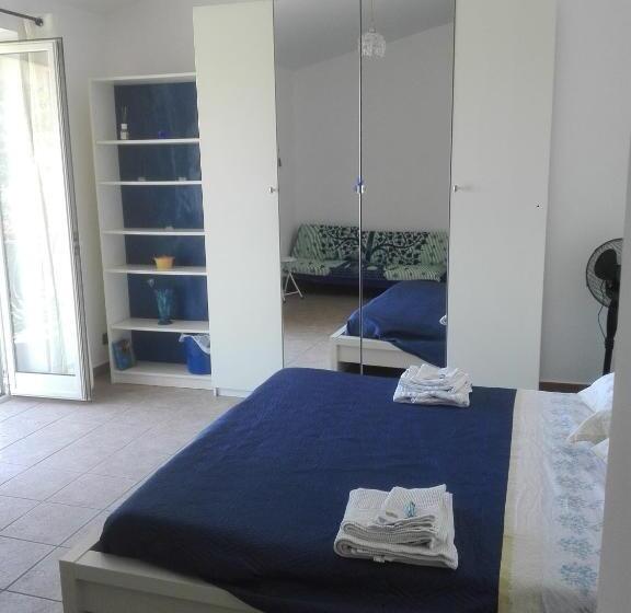 اتاق استاندارد با تخت بزرگ, A Santy S Roomsbagno Condiviso Sharedboth2piano No Lift No Shuttle  No Pasti No Meal,  A Pagamento A