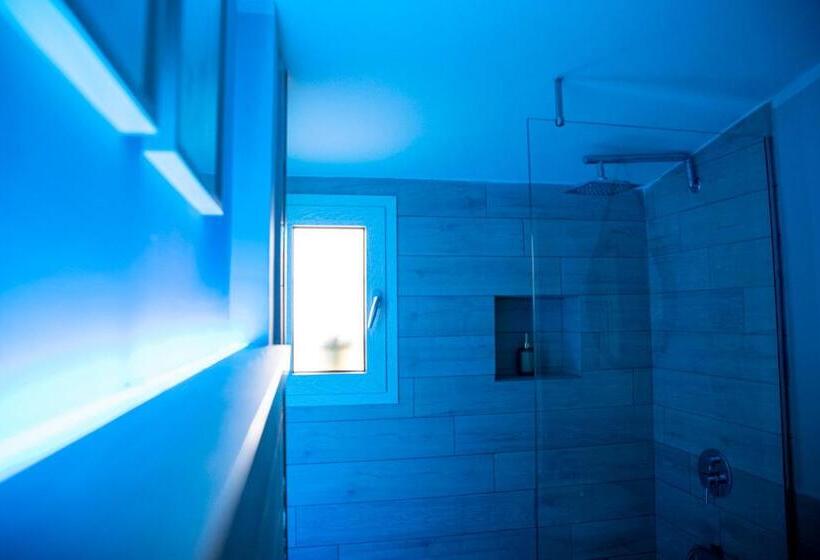 اتاق لوکس با تخت بزرگ, Welchome Charming House