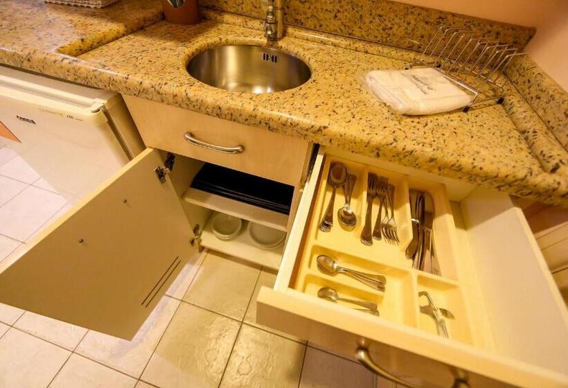 استودیوی استاندارد, Jurerê Beach Village é Destino Floripa