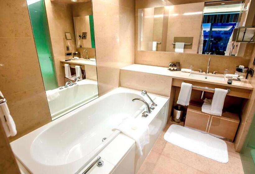 1 Bedroom Apartment City View, Apartments By Fairmont Baku Flame Towers