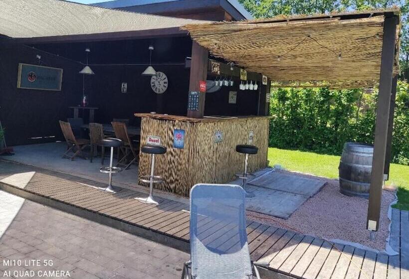 سوییت خانوادگی, B&b La Raveline