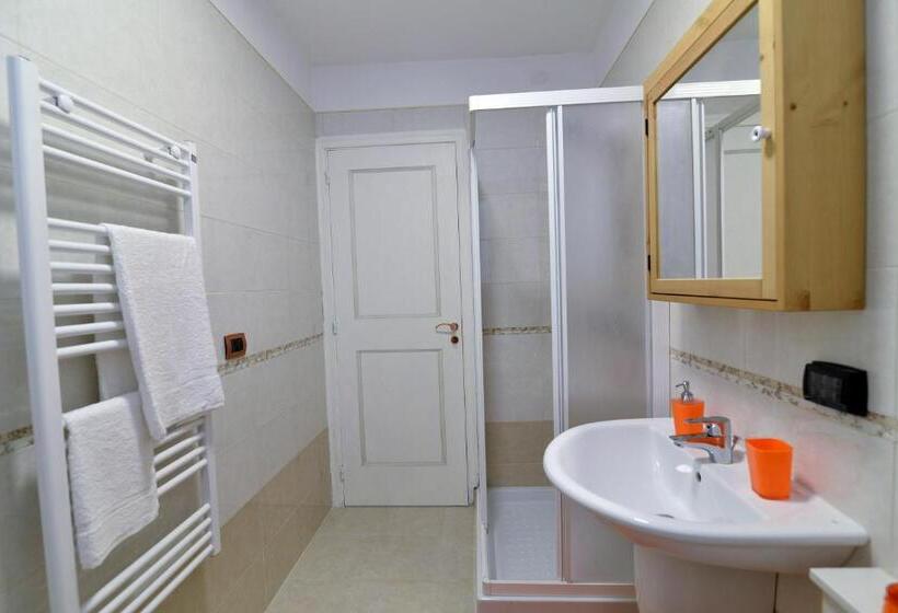 اتاق خانوادگی, Affittacamere A Pochi Passi