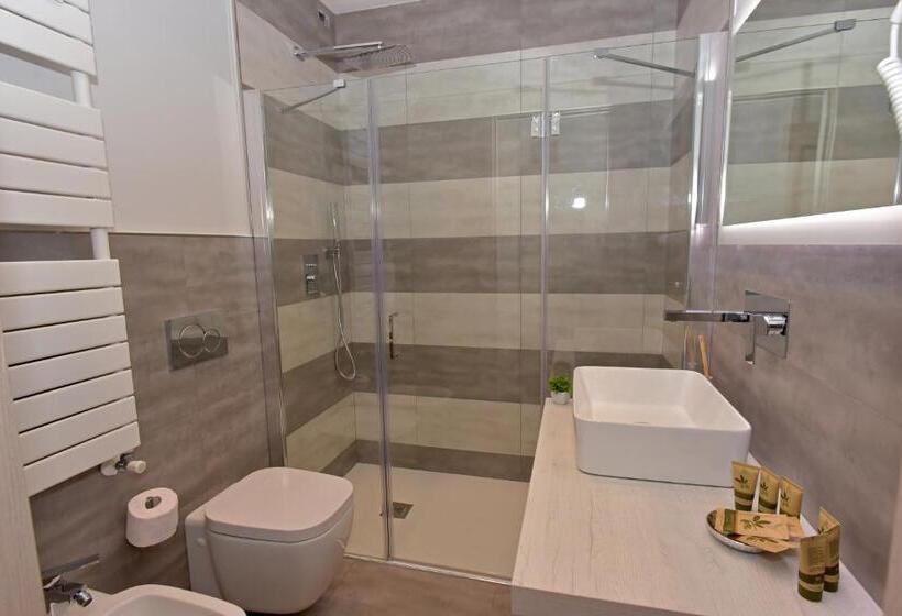اتاق استاندارد سه نفره, Eden Rooms