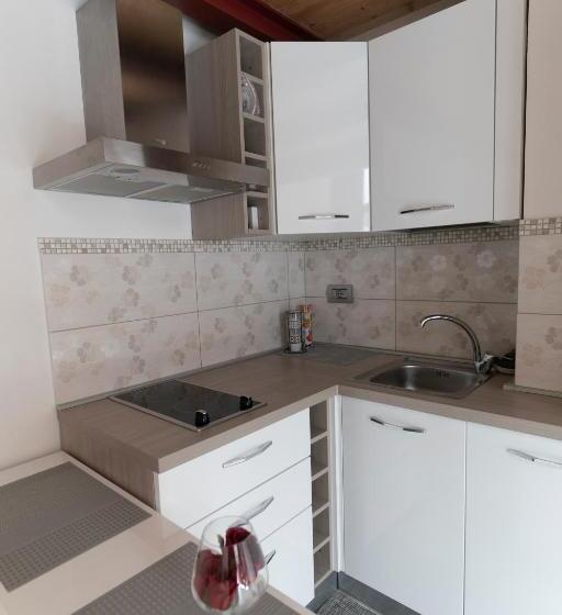 استودیوی لوکس, Eden Rooms