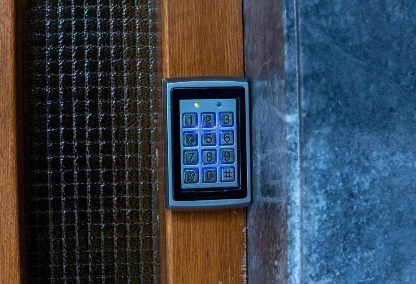 اتاق استاندارد با سرویس بهداشتی مشترک, Emona Guesthouse Ljubljana